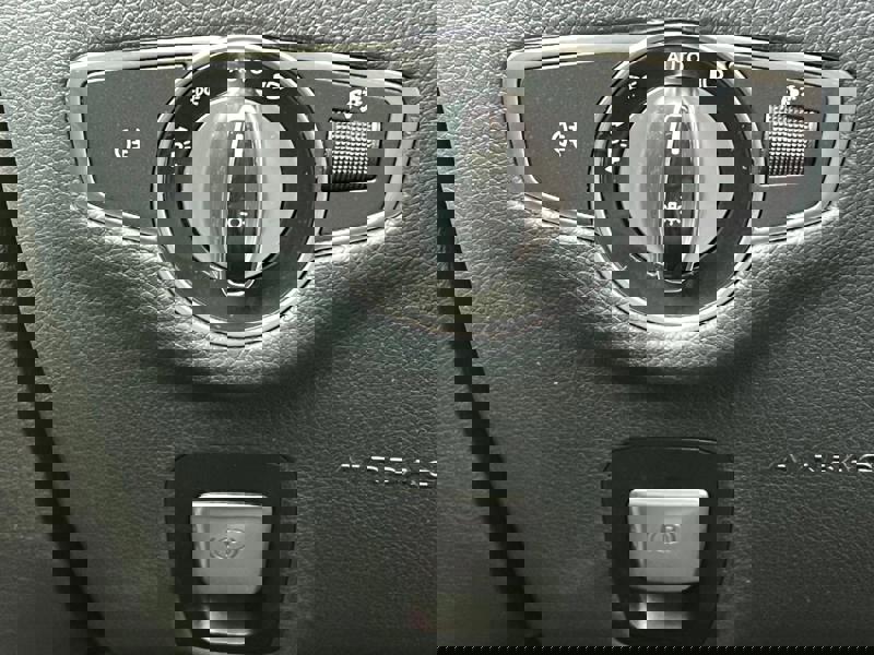 Image Mercedes-Benz 汃獡敳䔠䈠牥楬敮 200 2.0 184 Avantgarde Carplay Clim Bi-zone Caméra PA Sièges élec chauffants Bluetooth Toit ouvrant 